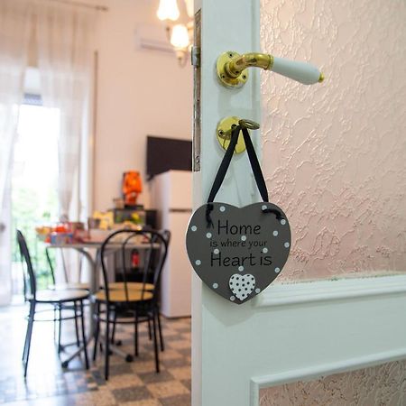 Domus Anticaglia By Domusextra Apartment Napoli Bagian luar foto