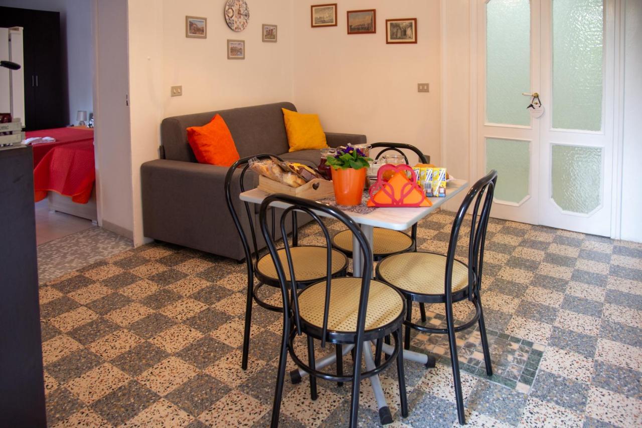 Domus Anticaglia By Domusextra Apartment Napoli Bagian luar foto