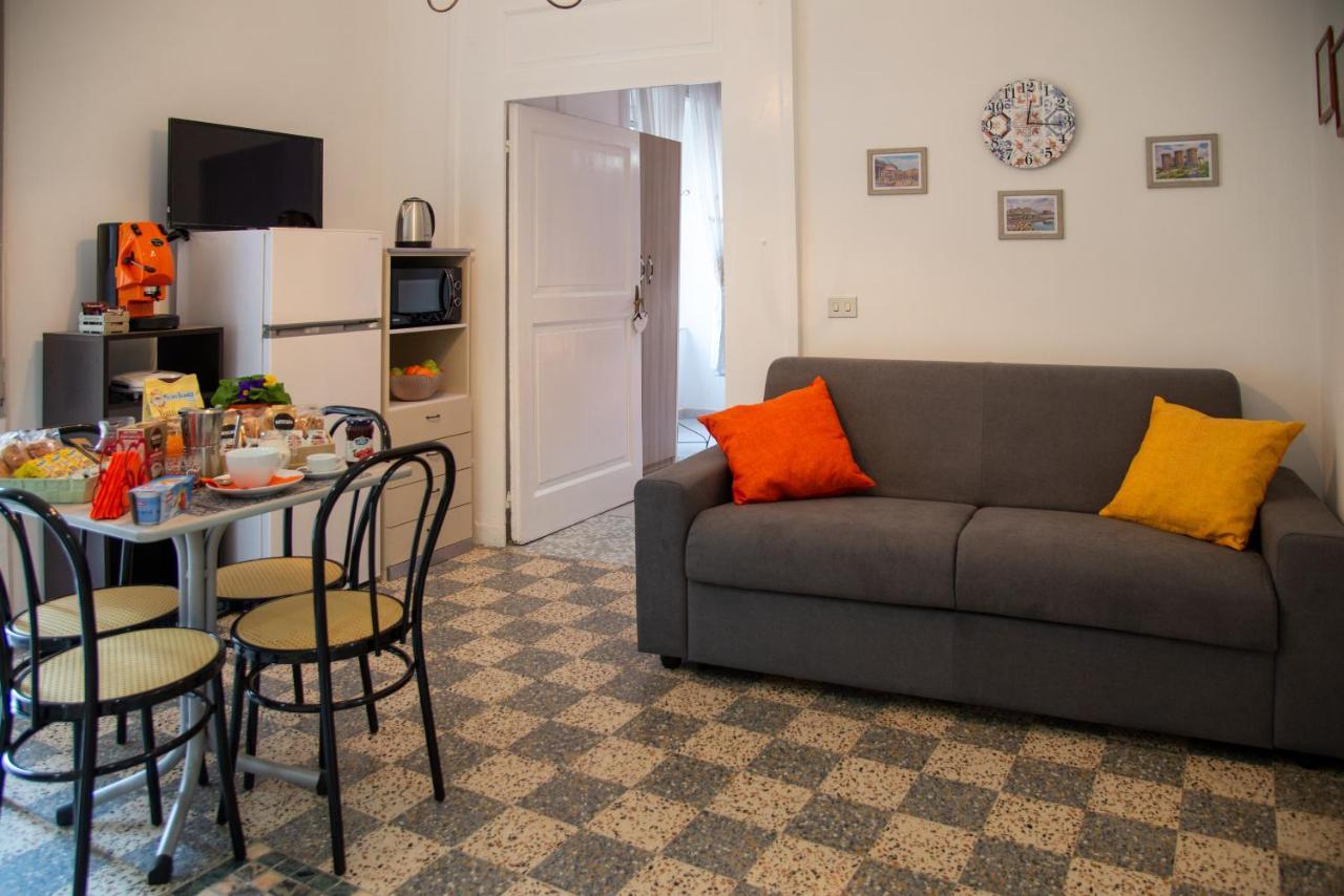 Domus Anticaglia By Domusextra Apartment Napoli Bagian luar foto