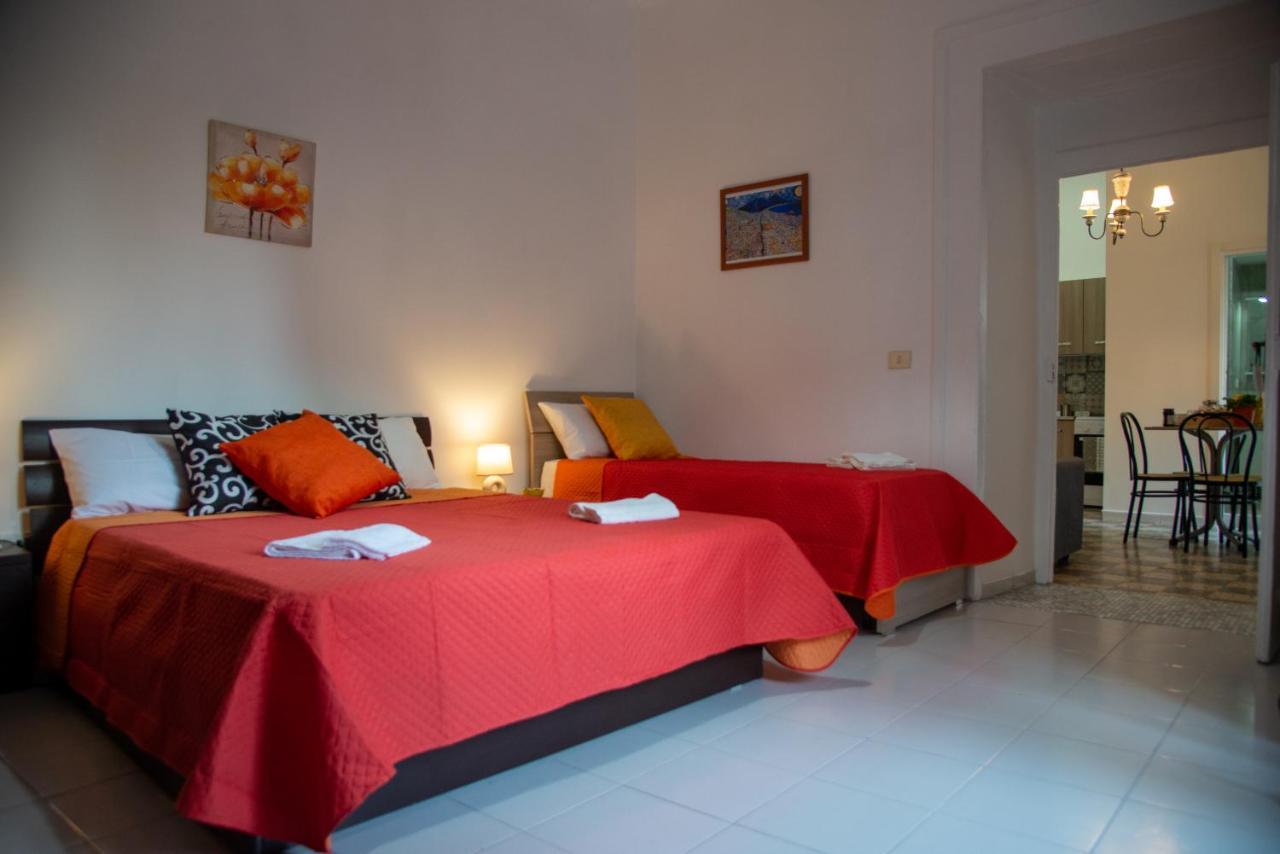 Domus Anticaglia By Domusextra Apartment Napoli Bagian luar foto