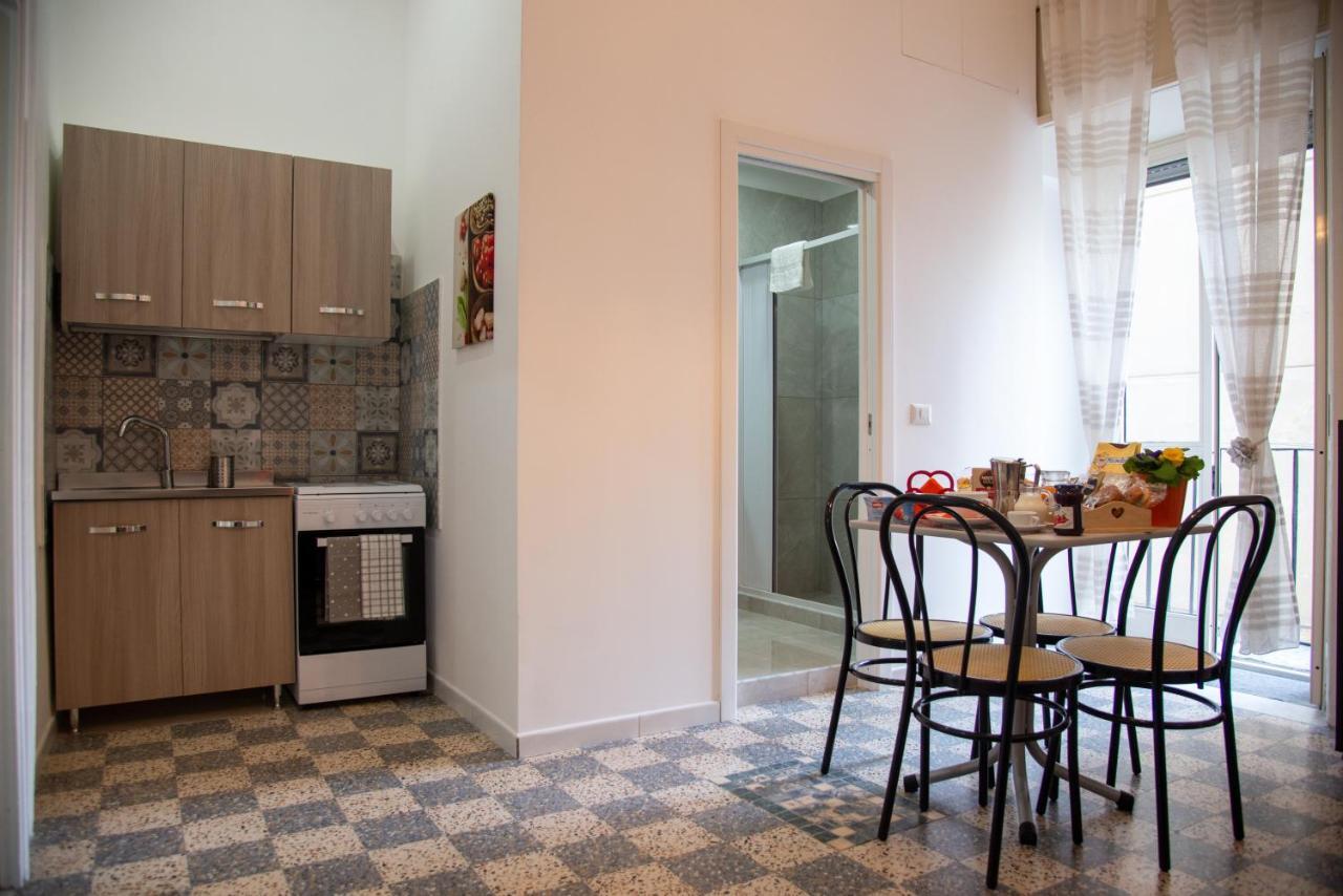 Domus Anticaglia By Domusextra Apartment Napoli Bagian luar foto