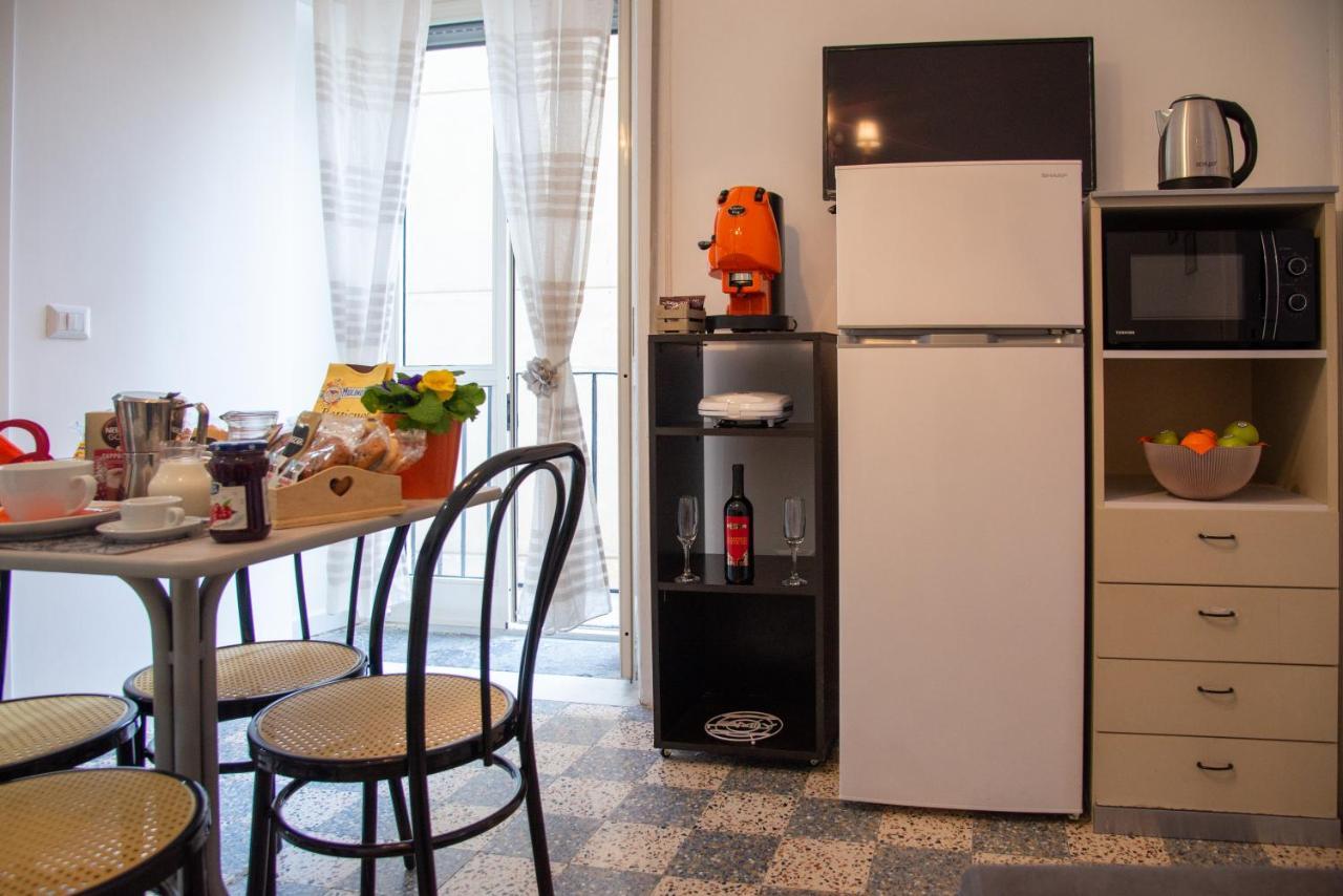 Domus Anticaglia By Domusextra Apartment Napoli Bagian luar foto