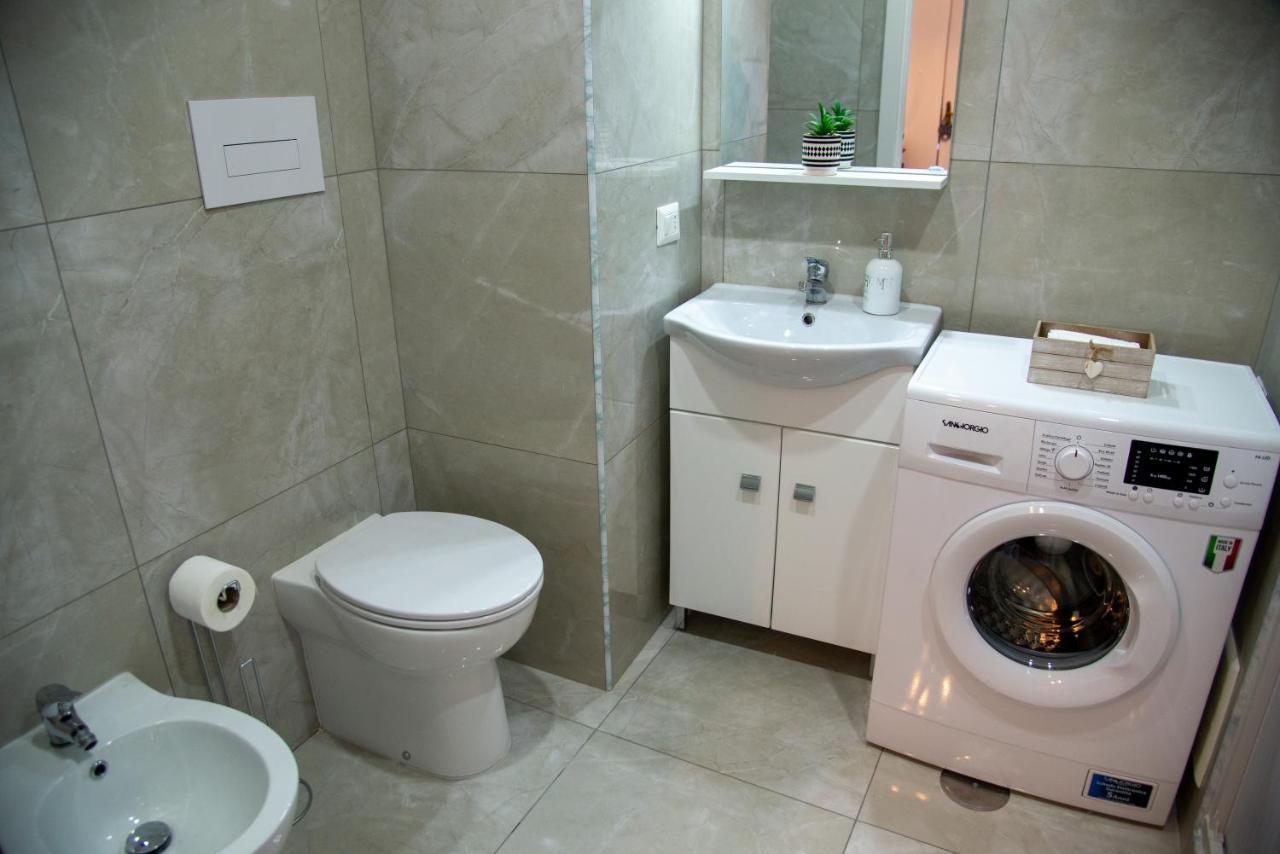 Domus Anticaglia By Domusextra Apartment Napoli Bagian luar foto