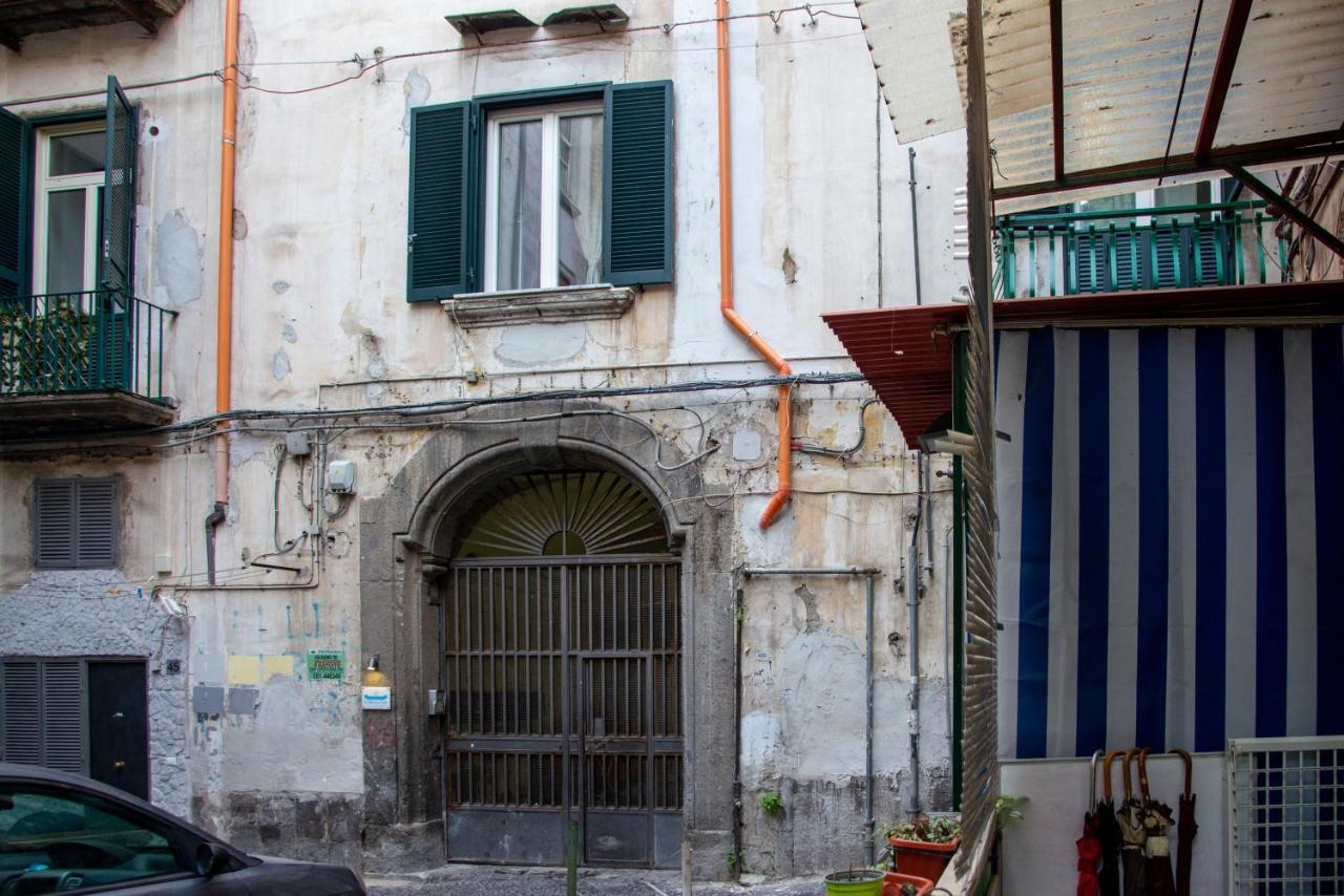 Domus Anticaglia By Domusextra Apartment Napoli Bagian luar foto