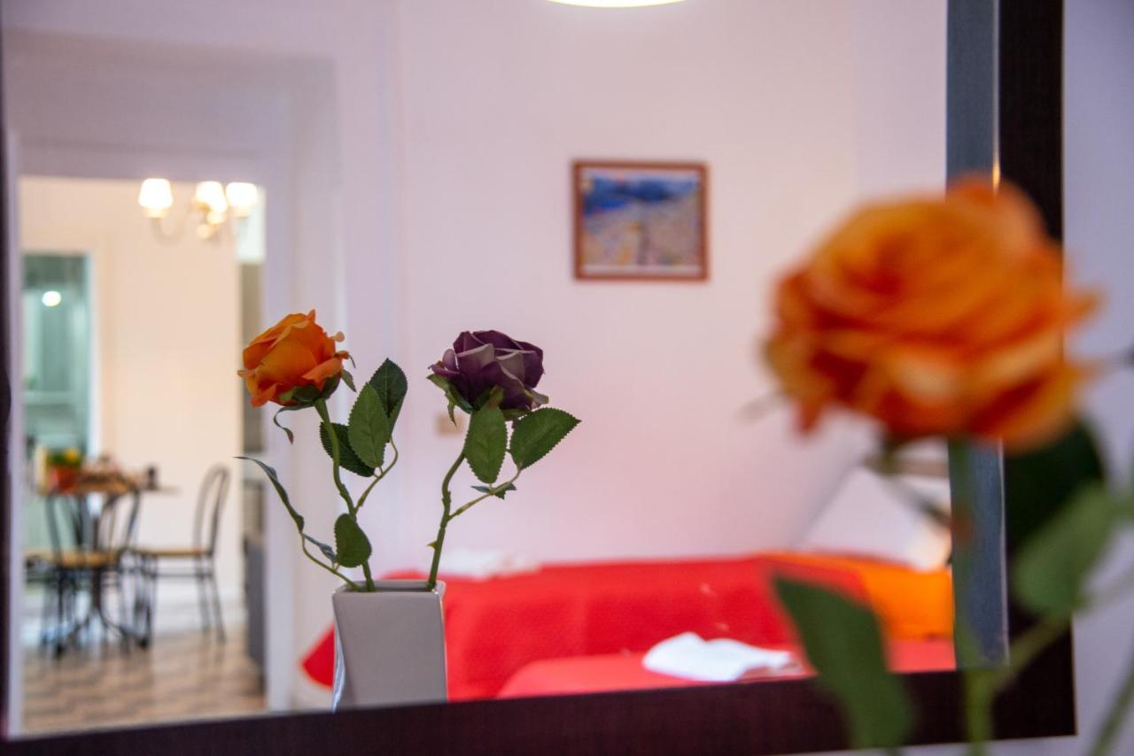 Domus Anticaglia By Domusextra Apartment Napoli Bagian luar foto
