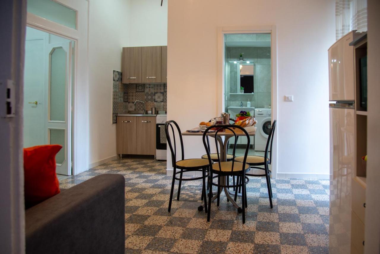 Domus Anticaglia By Domusextra Apartment Napoli Bagian luar foto
