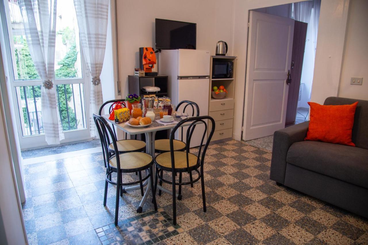 Domus Anticaglia By Domusextra Apartment Napoli Bagian luar foto