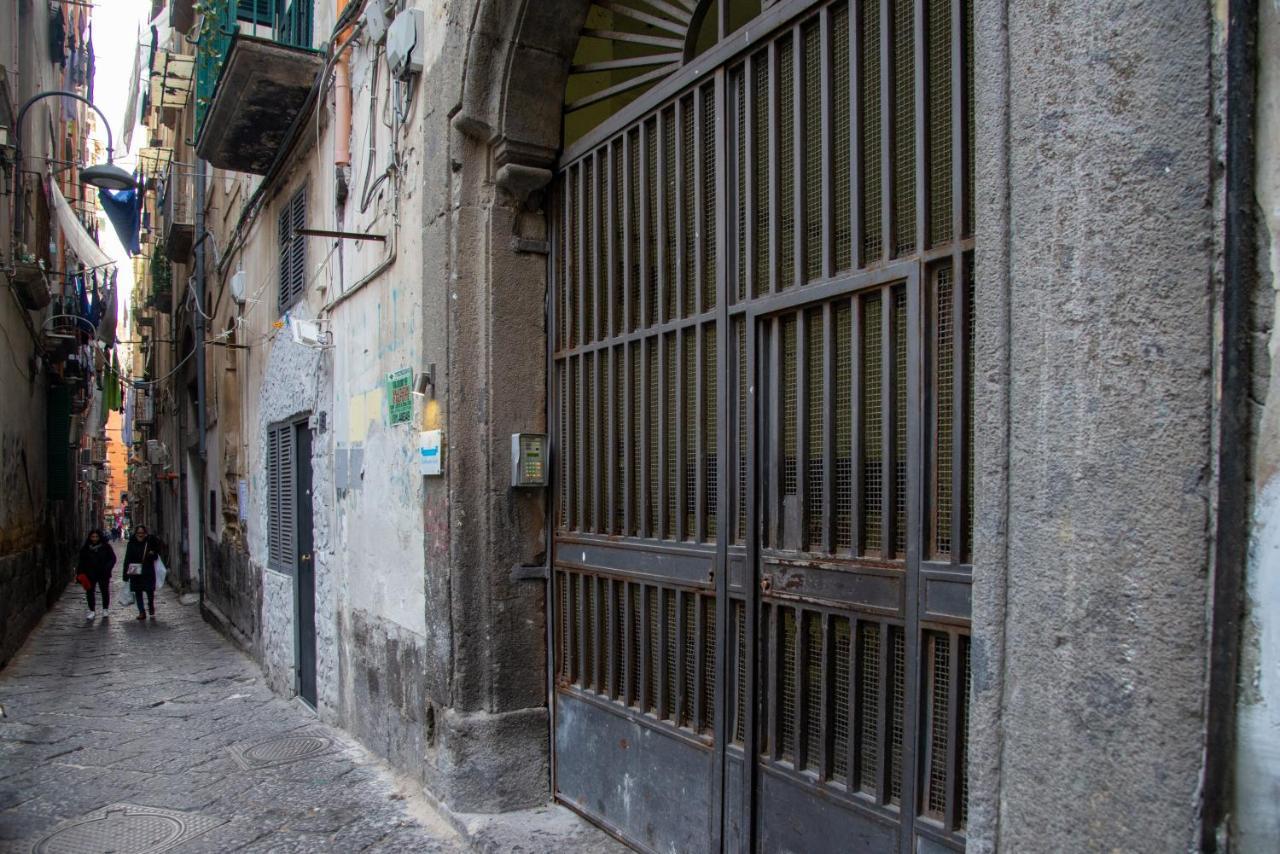 Domus Anticaglia By Domusextra Apartment Napoli Bagian luar foto