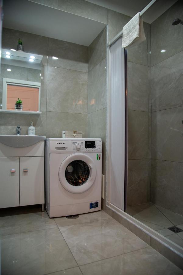 Domus Anticaglia By Domusextra Apartment Napoli Bagian luar foto