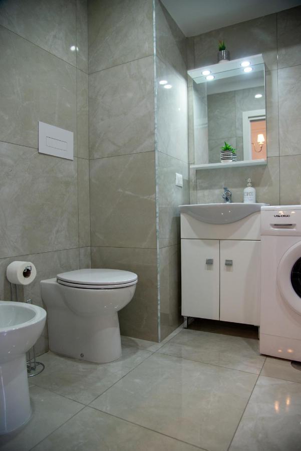 Domus Anticaglia By Domusextra Apartment Napoli Bagian luar foto