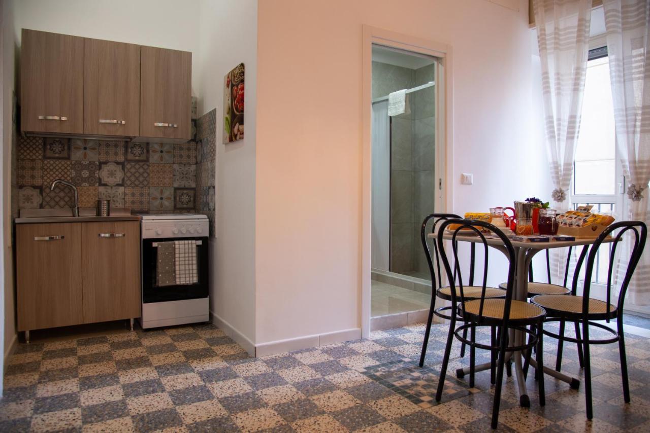 Domus Anticaglia By Domusextra Apartment Napoli Bagian luar foto