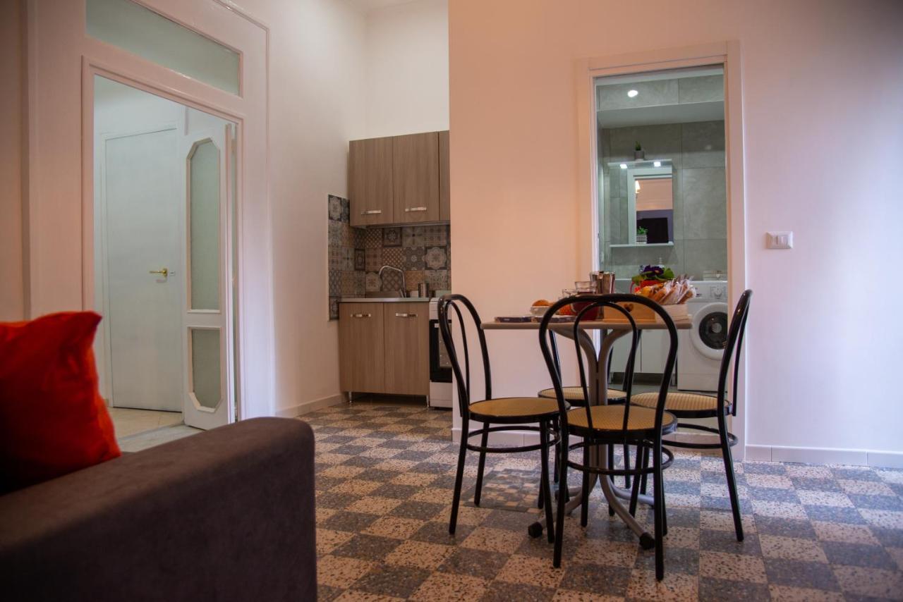 Domus Anticaglia By Domusextra Apartment Napoli Bagian luar foto