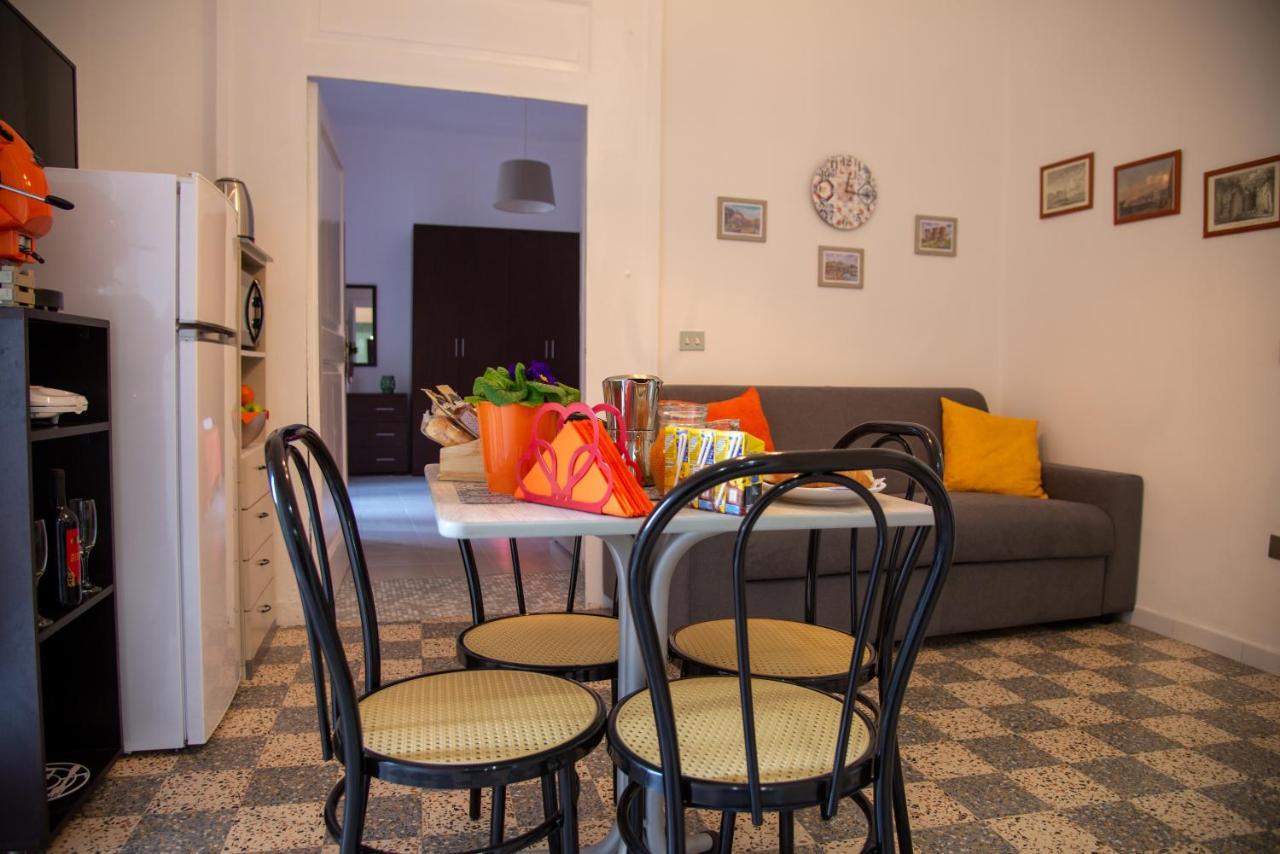 Domus Anticaglia By Domusextra Apartment Napoli Bagian luar foto